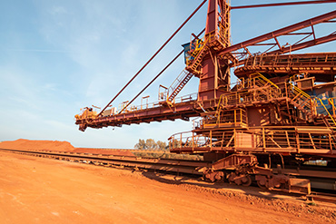 เครื่องขุดเจาะที่มีส่วนประกอบของ igus