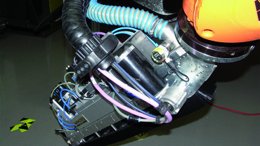 หุ่นยนต์แบบหลายแกนที่มีสายเคเบิลบัส