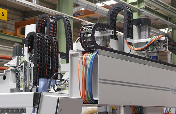 e-chains ในศูนย์เครื่องจักรกล CNC