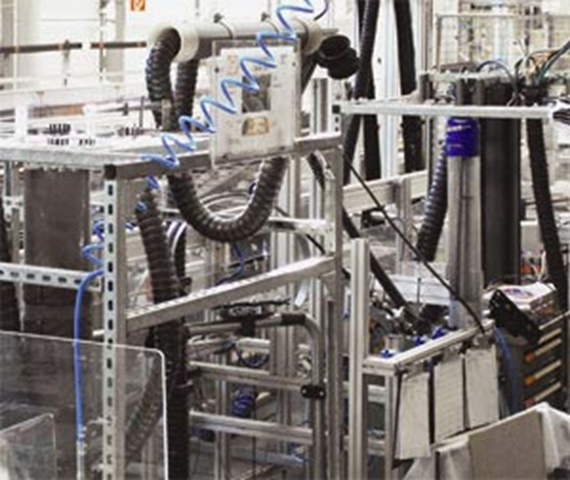 การทดสอบแรงบิดของ triflex® R ในห้องปฏิบัติการทดสอบของ igus® ที่เมืองโคโลญจน์